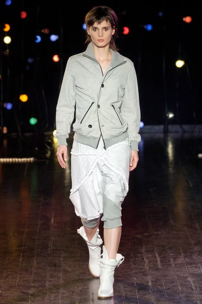 Look 15